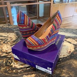 Madden Girl NWT Craftty Wedge